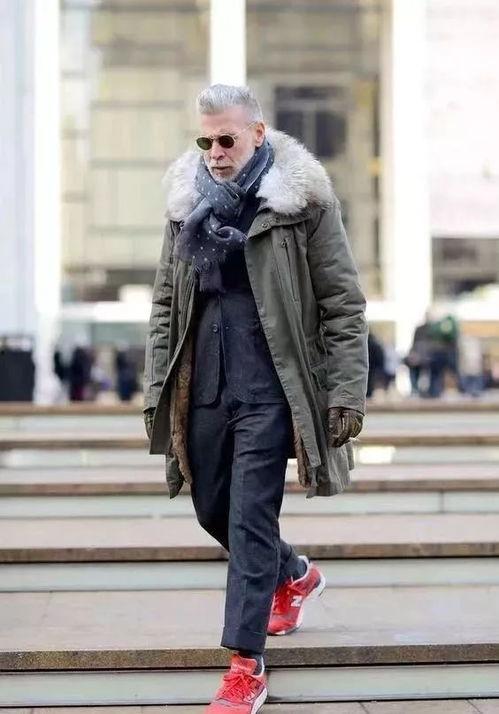 唱歌穿馬靴男明星,馬靴加身，這位男明星的歌聲更動(dòng)聽