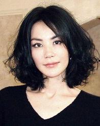 黑發女明星照片,揭秘當紅女明星的時尚風采